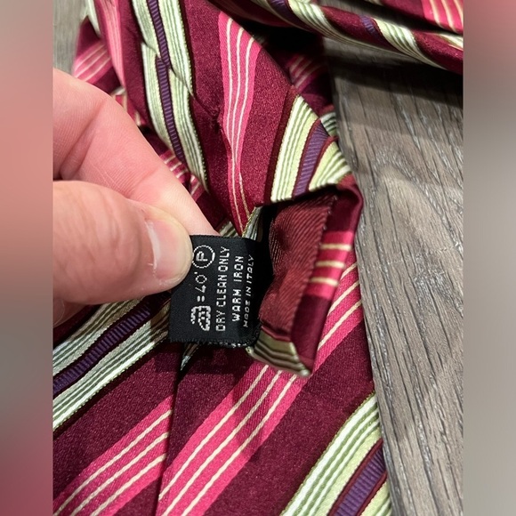 Ermenegildo Zegna Red Power Stripe Made in Italy 100% Silk Designer Tie EUC - Picture 8 of 12